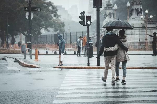 Frente fria chega ao Paraná e causa chuva e ventos fortes segundo Simepar 1 couple 4602505 640