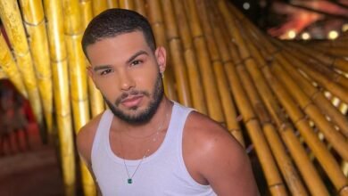 Fora do BBB Vyni se afasta das redes sociais e