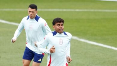 Video Joia do Barcelona faz golacos em treino antes de