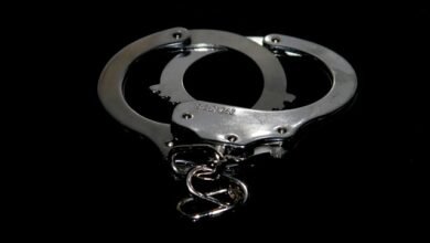 handcuff 1078872 640
