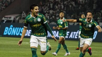 Com Veiga decisivo, Palmeiras vence e afunda Corinthians em crise no Brasileirão