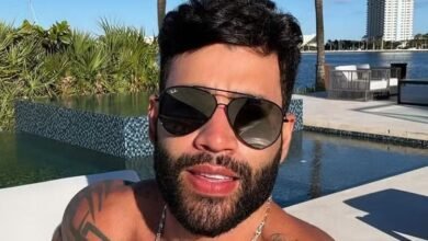 Gusttavo Lima é visto andando de ônibus e web não perdoa: ‘Tá fácil para ninguém’
