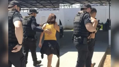 Mãe é presa por oferecer filha de 15 anos em troca de drogas e submeter filhos a maus-tratos