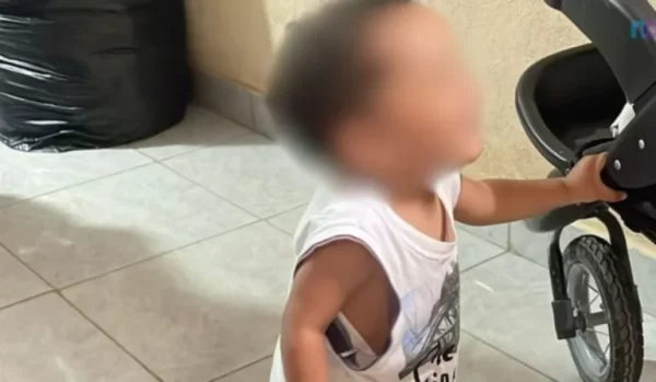 Bebê morre com sinais de tortura e abuso em Itajaí; mãe e padrasto são detidos 1 Bebê morre com sinais de tortura e abuso em Itajaí; mãe e padrasto são detidos