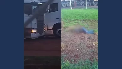 Caminhoneiro é preso em flagrante após matar dois irmãos a facadas durante briga no trânsito