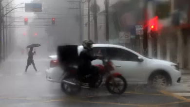 Ciclone e frente fria devem provocar temporais no Paraná entre terça e quarta