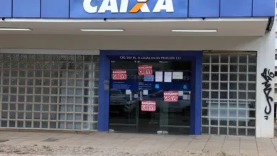 Fachada de agência da Caixa Econômica Federal.