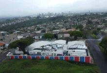 Fachada de escola municipal em Apucarana após tempestade