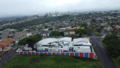 Fachada de escola municipal em Apucarana após tempestade