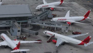 Motores de aeronave em manutenção