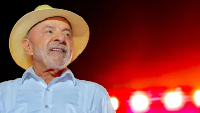 Pressionado por aliados, Lula cede, faz primeira live de campanha e usará formato selfie 1 Presidente Luiz Inácio Lula da Silva em evento oficial