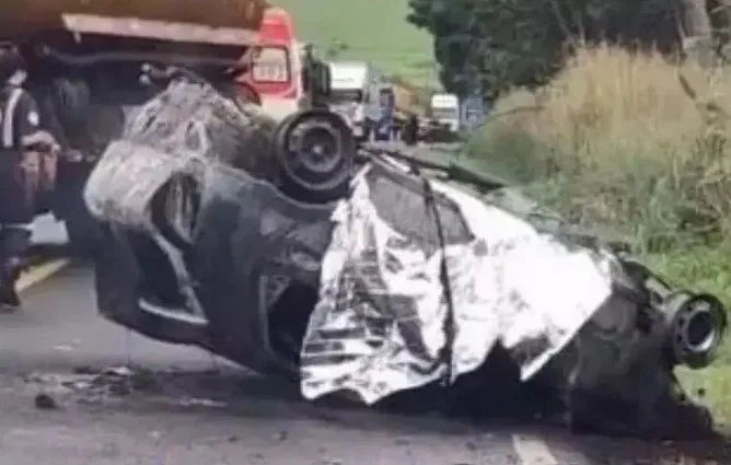 Colisão na PR-317 deixa três mortos após carro pegar fogo na região de Maringá 1 Local de acidente na rodovia PR-317