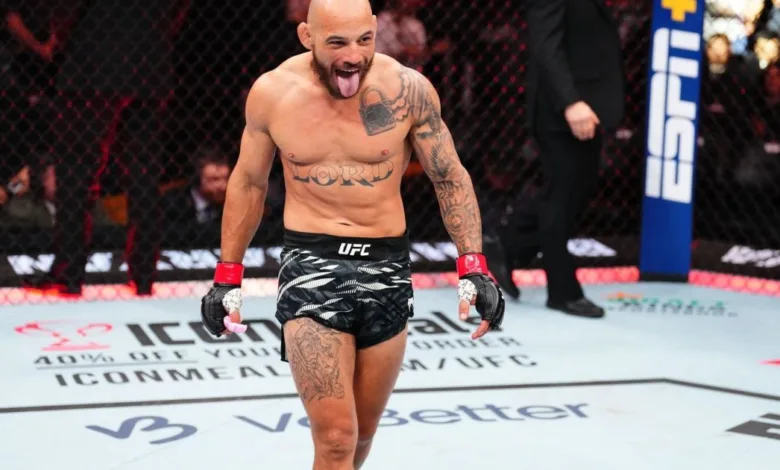 O lutador Jean Silva comemorando vitória no UFC