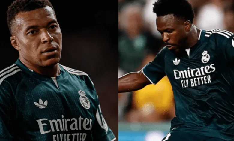 Por que Vini, Mbappé e Konaté esconderam mensagem na camisa antes de jogo 1 Jogadores em campo antes de partida de futebol