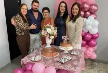 Bolo de aniversário e comemoração de 80 anos