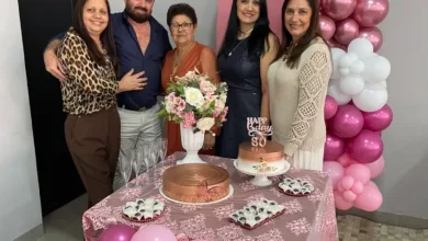 Bolo de aniversário e comemoração de 80 anos