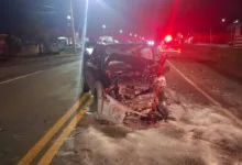 Acidente entre caminhão e Fiat Strada deixa motorista ferido na PR-082 em São João do Ivaí 6 Viaturas e trecho de rodovia estadual