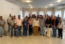 Alunos em sala de aula durante abertura de curso profissionalizante