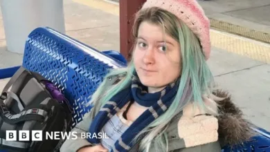 Carro da Uber rodando em via pública