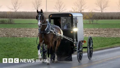 Membros da comunidade amish em área rural