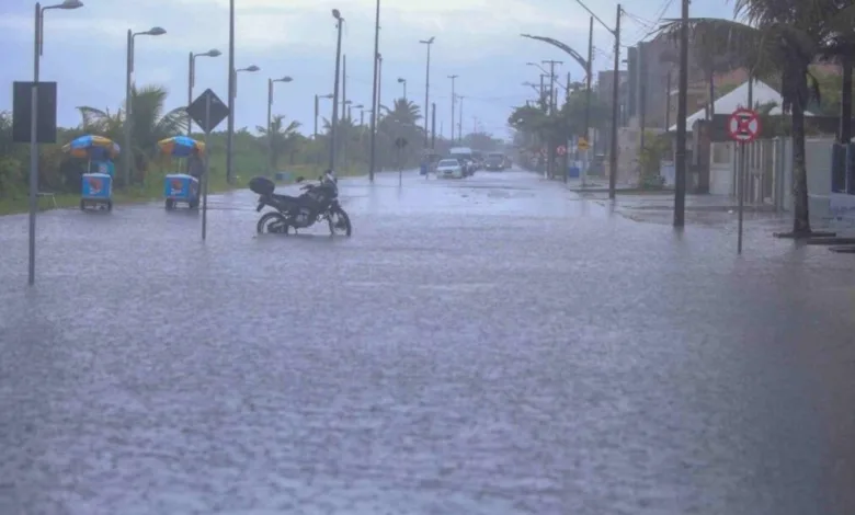 Chuva intensa e tempo fechado
