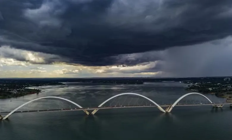 Oito estados entram em alerta de tempestade nesta quarta-feira 1 Chuva forte em área urbana