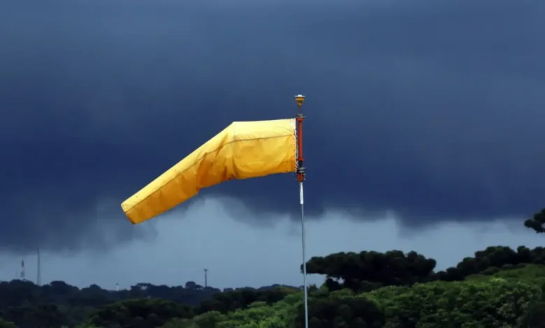 Tempestade e tempo chuvoso