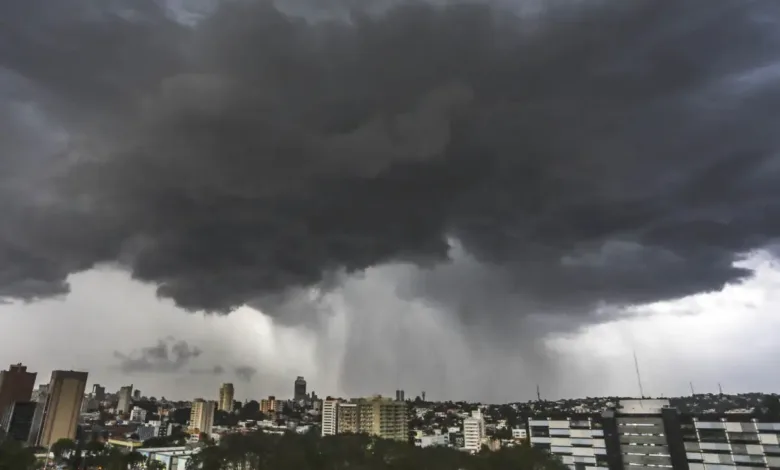 265 cidades do Paraná estão sob alerta vermelho para tempestade nesta quinta (10) 1 Tempestade no Paraná