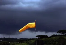 Paraná entra em alerta laranja de tempestade com ventos de até 100 km/h e granizo 7 Céu nublado e chuvoso no Paraná