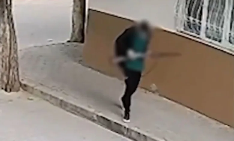 Região isolada pela polícia após ataque a tiros em frente a escola na Turquia