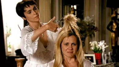 Débora Falabella e Adriana Esteves em cena de Avenida Brasil