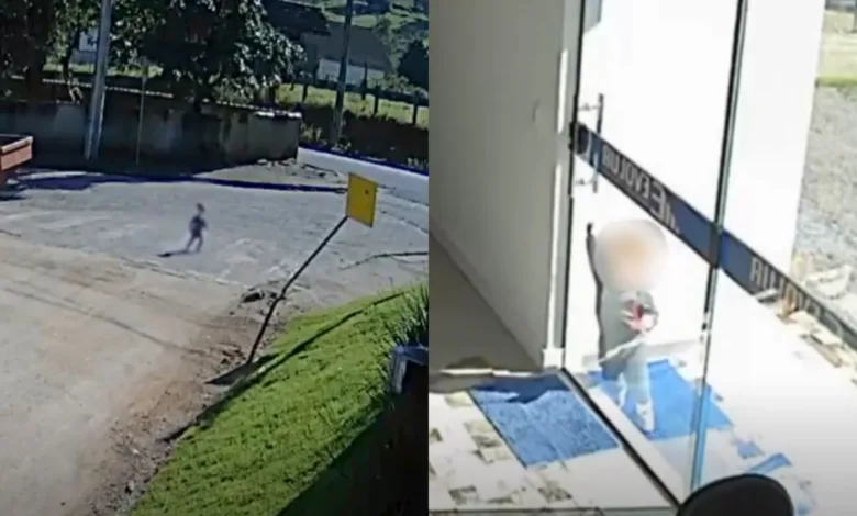 Câmera de segurança registra bebê caminhando sozinho na rua