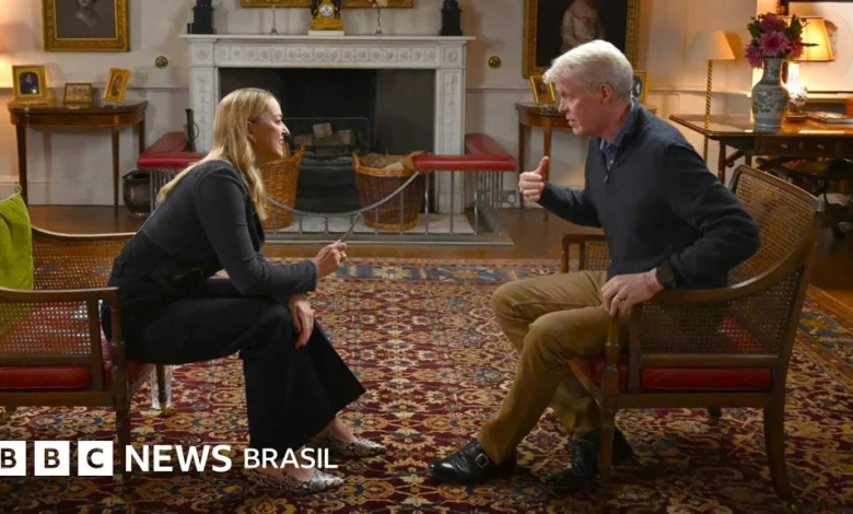 O conde Charles Spencer em entrevista à BBC