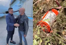 Destroços de helicóptero em área de mata