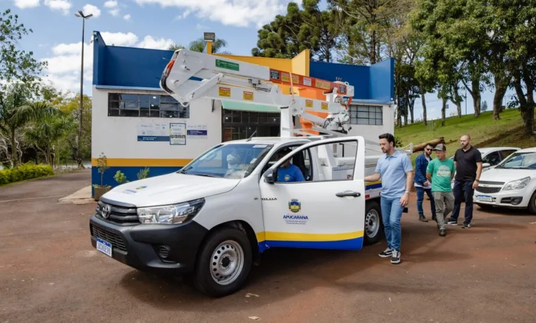 Caminhonete equipada com cesto aéreo adquirida pela Prefeitura de Apucarana