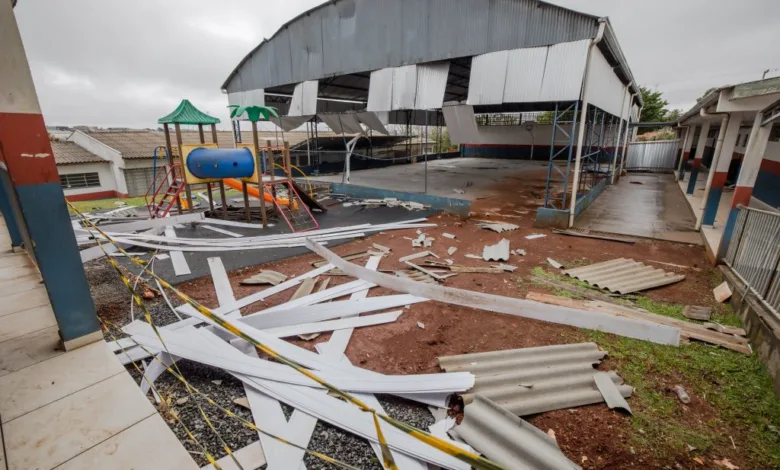 Escola municipal em Apucarana com aulas suspensas após temporal