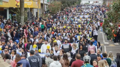 Avenida Curitiba em Apucarana preparada para o Desfile de 7 de Setembro