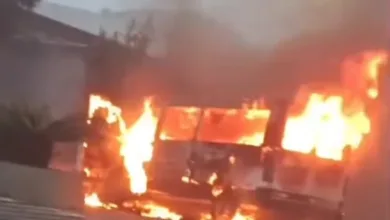 Van escolar destruída por incêndio em Apucarana