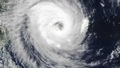 Paisagem com céu nublado indicando tempestade