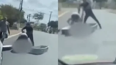 Urna funerária no meio da rua após queda de veículo