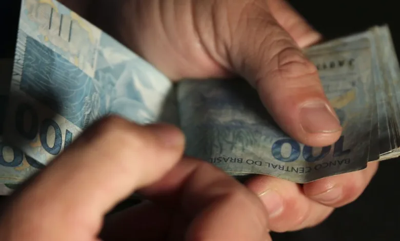 Cédulas de Real representando a economia brasileira