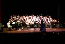 Apresentação musical no palco do Cine Teatro Fênix