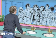 Alunos em um corredor escolar