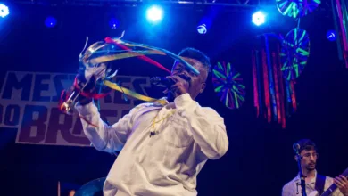 Apresentação cultural com mestres das culturas tradicionais