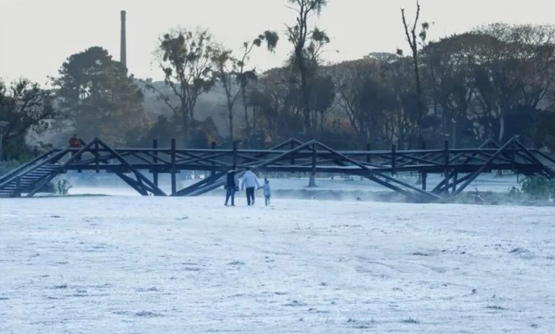 Paisagem de inverno com frio intenso em Santa Catarina
