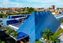 Fachada e instalações do Hospital de Amor em Barretos