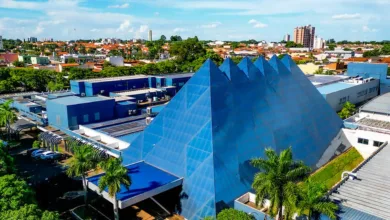 Fachada e instalações do Hospital de Amor em Barretos
