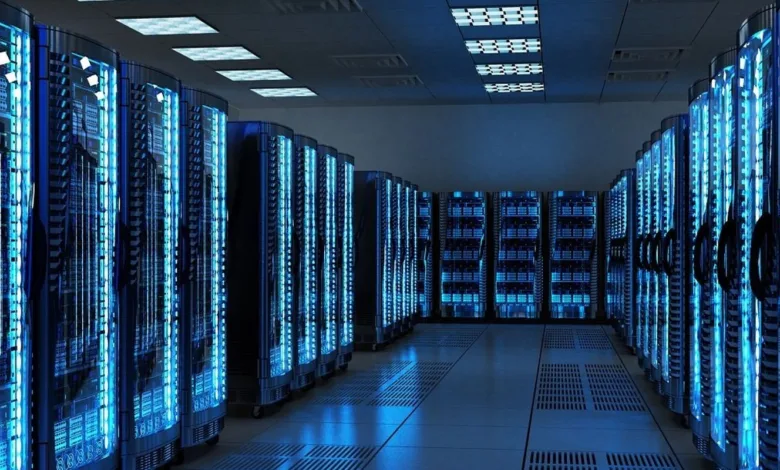 FMI alerta que IA pode impulsionar crescimento mas gerar tensões econômicas na Europa 1 Servidor de computadores representando centros de dados