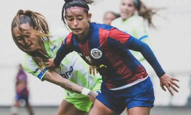 Jogadoras do Itabirito comemoram gol em partida do Campeonato Brasileiro Feminino A2