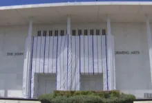 Kennedy Center pode enfrentar colapso financeiro sem nome de Trump 6 Fachada do Kennedy Center